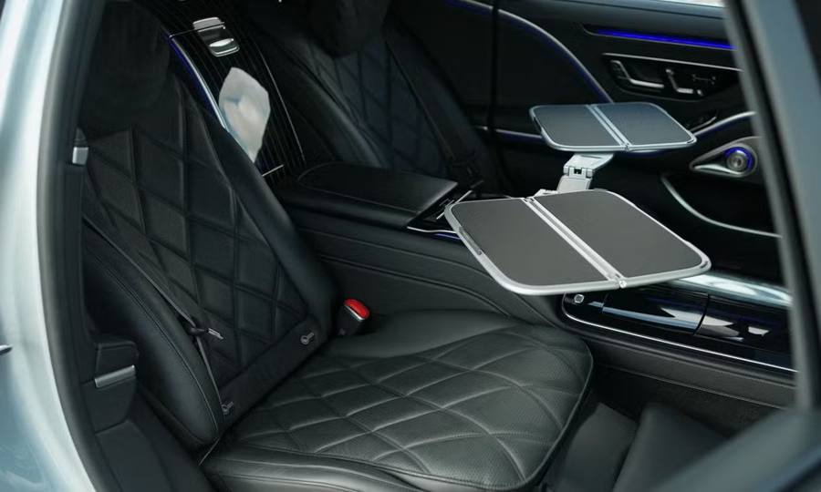 Ultra luxury sedan · Seats
