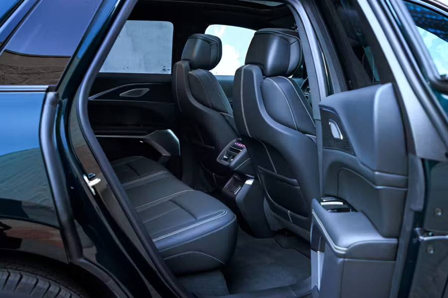 Business sedan · Detail